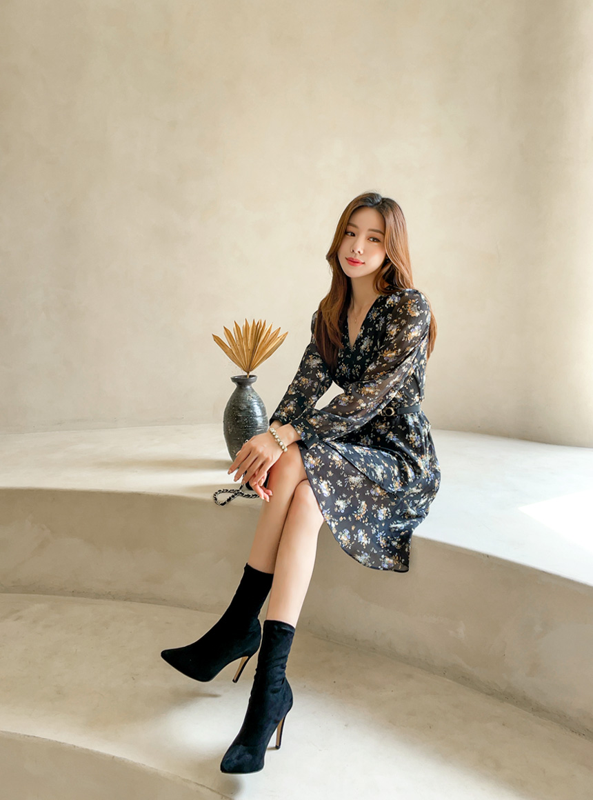 韩国明星王宥利时尚写真:雪纺裹身设计中长款连衣裙