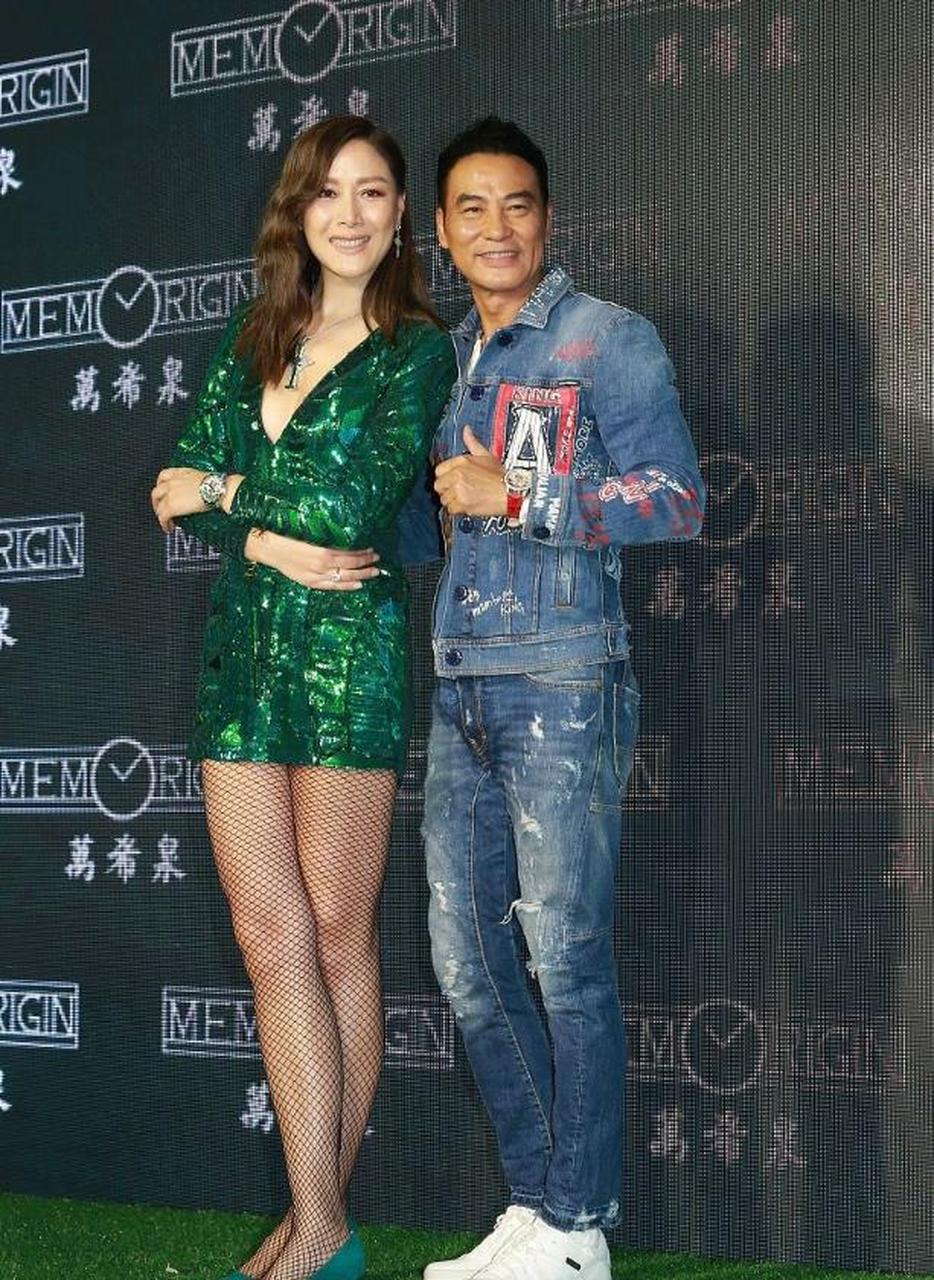 琦琦与老公任达华又撒狗粮,穿亮片裙配渔网丝袜,秀出超模身材 琦琦是