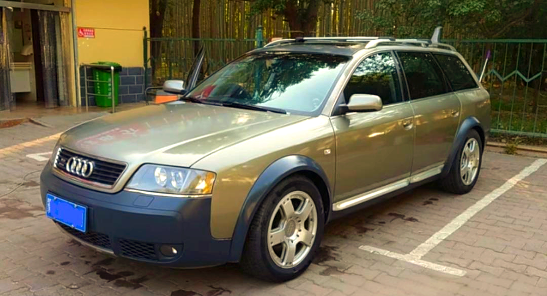 内蒙古偶遇2005年款奥迪草原狼越野旅行车,四驱与空气悬架彰显强大