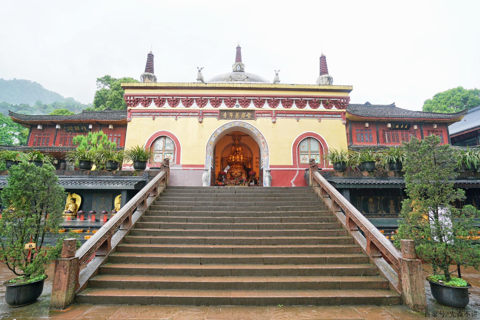 峨眉山皇家寺院中,有座精緻的佛像,它是鎮寺院之寶更是鎮山之寶