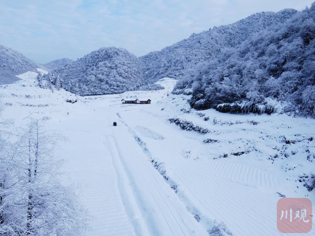 航拍丨雪岭漫步大邑唐王坝宛若白色童话世界