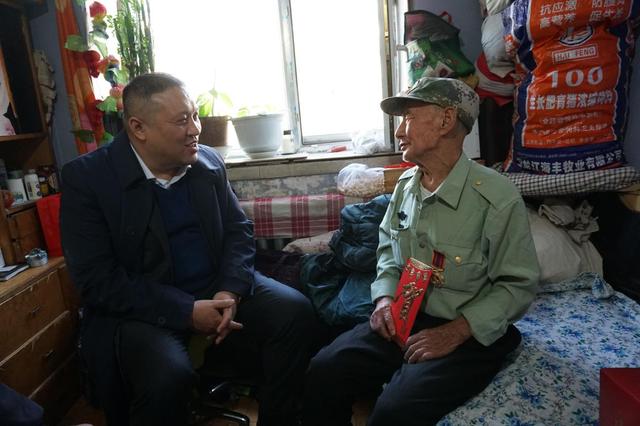 应赫慈善基金会理事长刘东滨一行走访慰问抗美援朝老同志