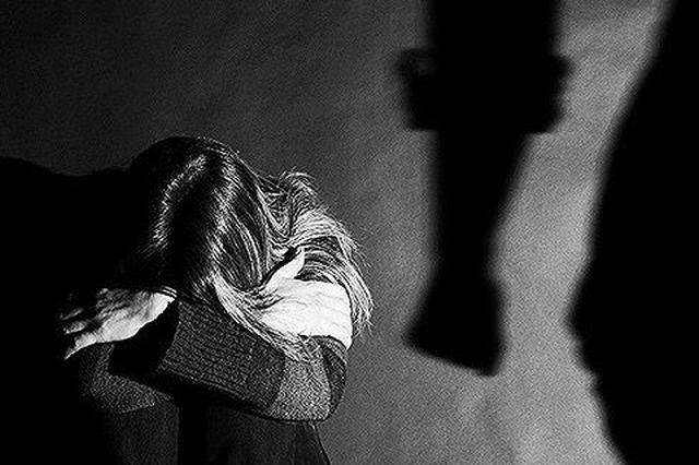 雷州一男教师持刀砍死妻子后跳楼自杀,家庭悲剧如何避免?