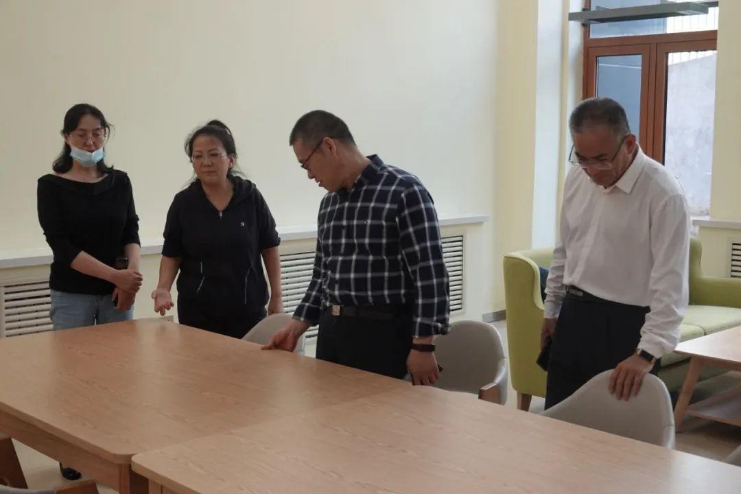 省图书馆馆长高文华来到我市图书新馆调研指导工作