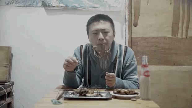 战地记者转行拍美食纪录片!9.8高分!"饼叔"不愧是你!