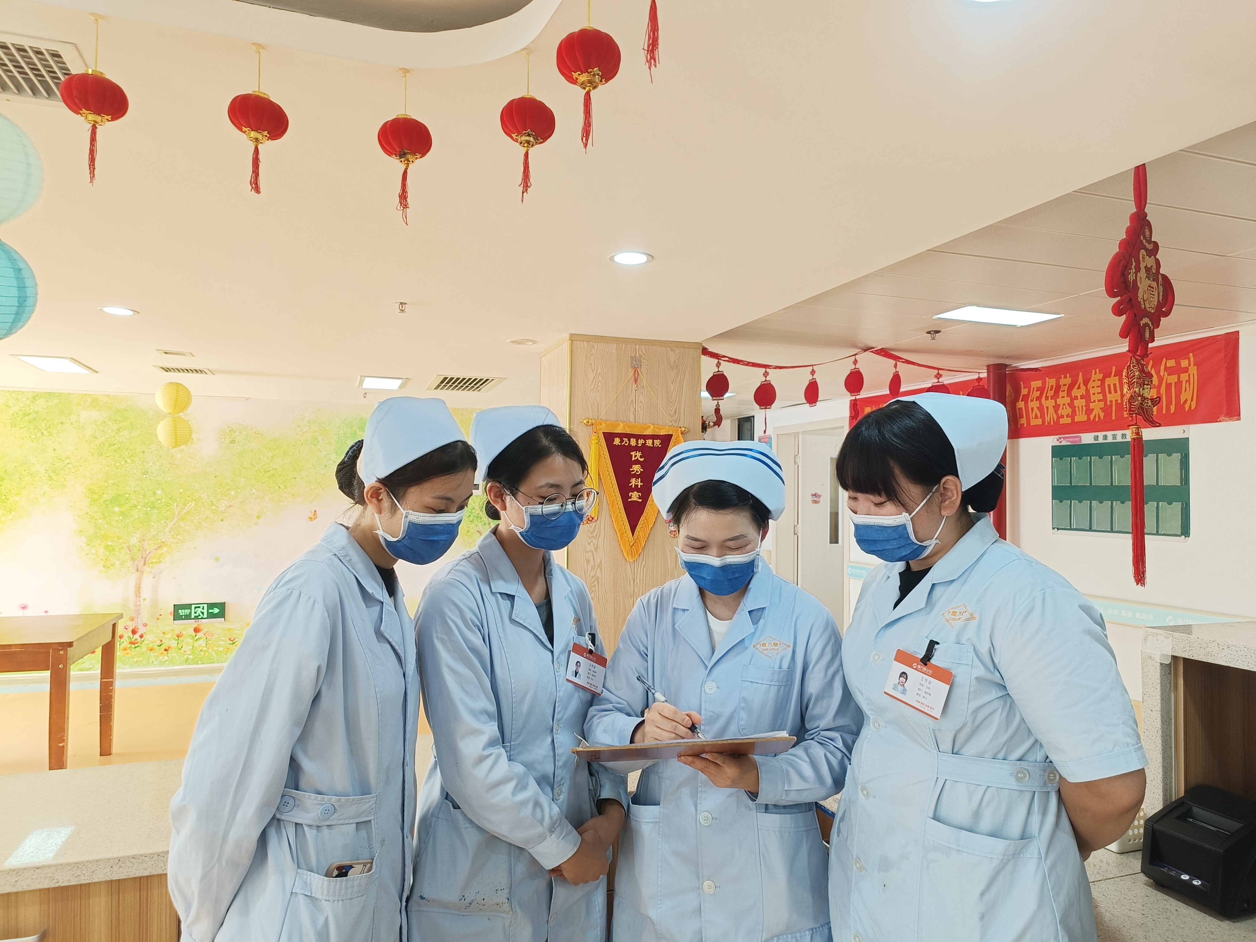 "描绘风景的人":90后养老护理员,长沙市优秀养老护理员标兵