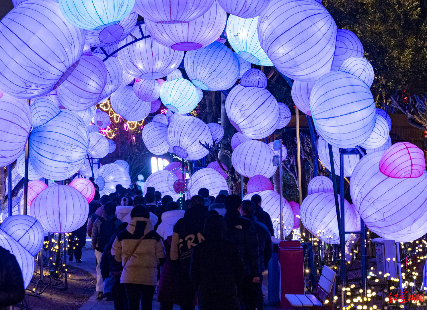 元宵节周边赏灯游走热,成都熊猫灯会入围国内最热门赏灯胜地!