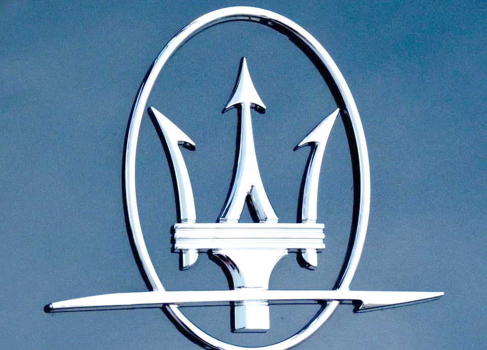 玛莎拉蒂的标志设计玛莎拉蒂的标志,虽然由热爱艺术的五子设计,却蕴含