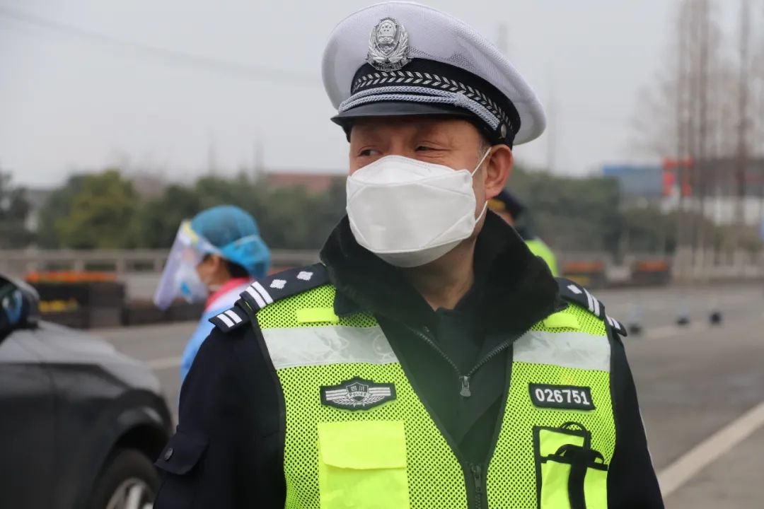 抗疫|四川交警保障交通安全畅通