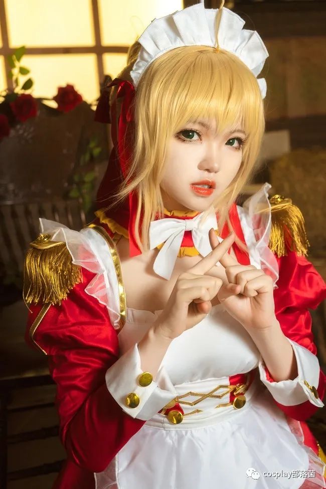 cos:有点萌萌哒的女仆尼禄