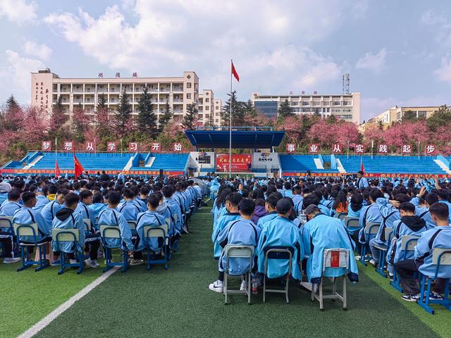 富源县第六中学开展我的未来不是梦励志演讲活动