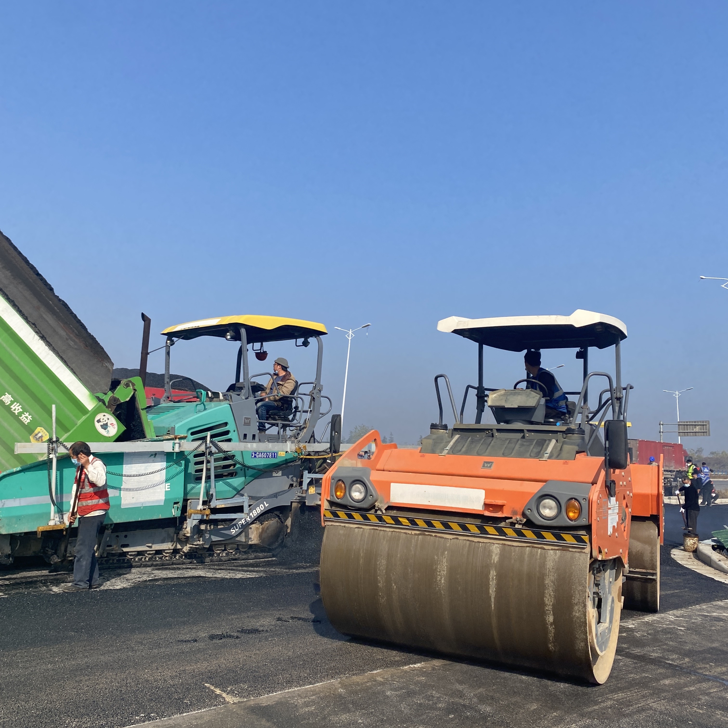 信阳沥青路面下封层施工技术