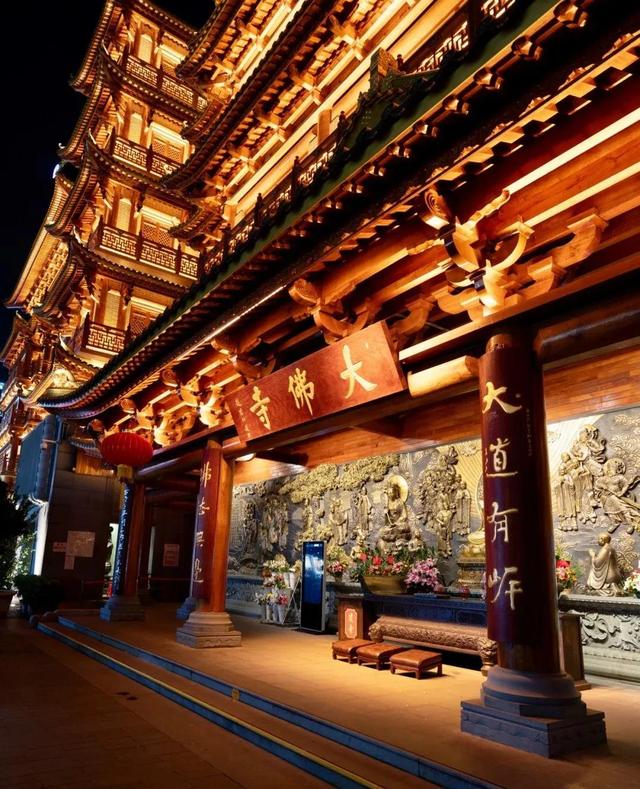 这里的夜景绝对能媲美洪崖洞,广州名声远播的大佛古寺