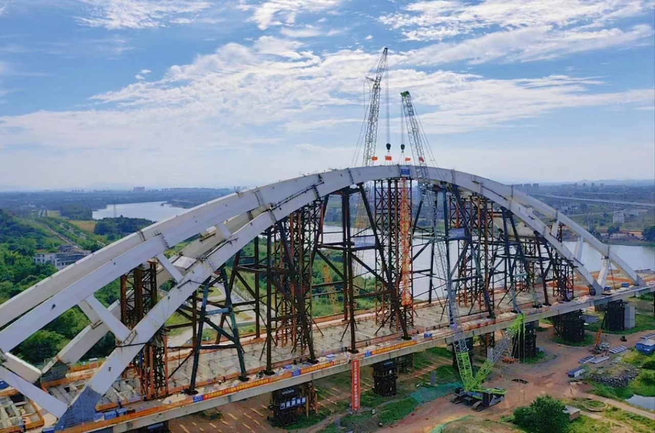 赣州蓉江新区创业大桥顺利合龙