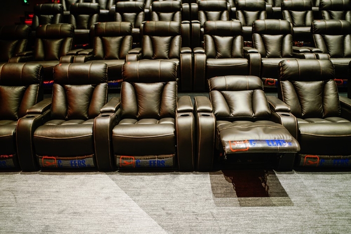 vip影厅:超大空间, "躺平"看电影