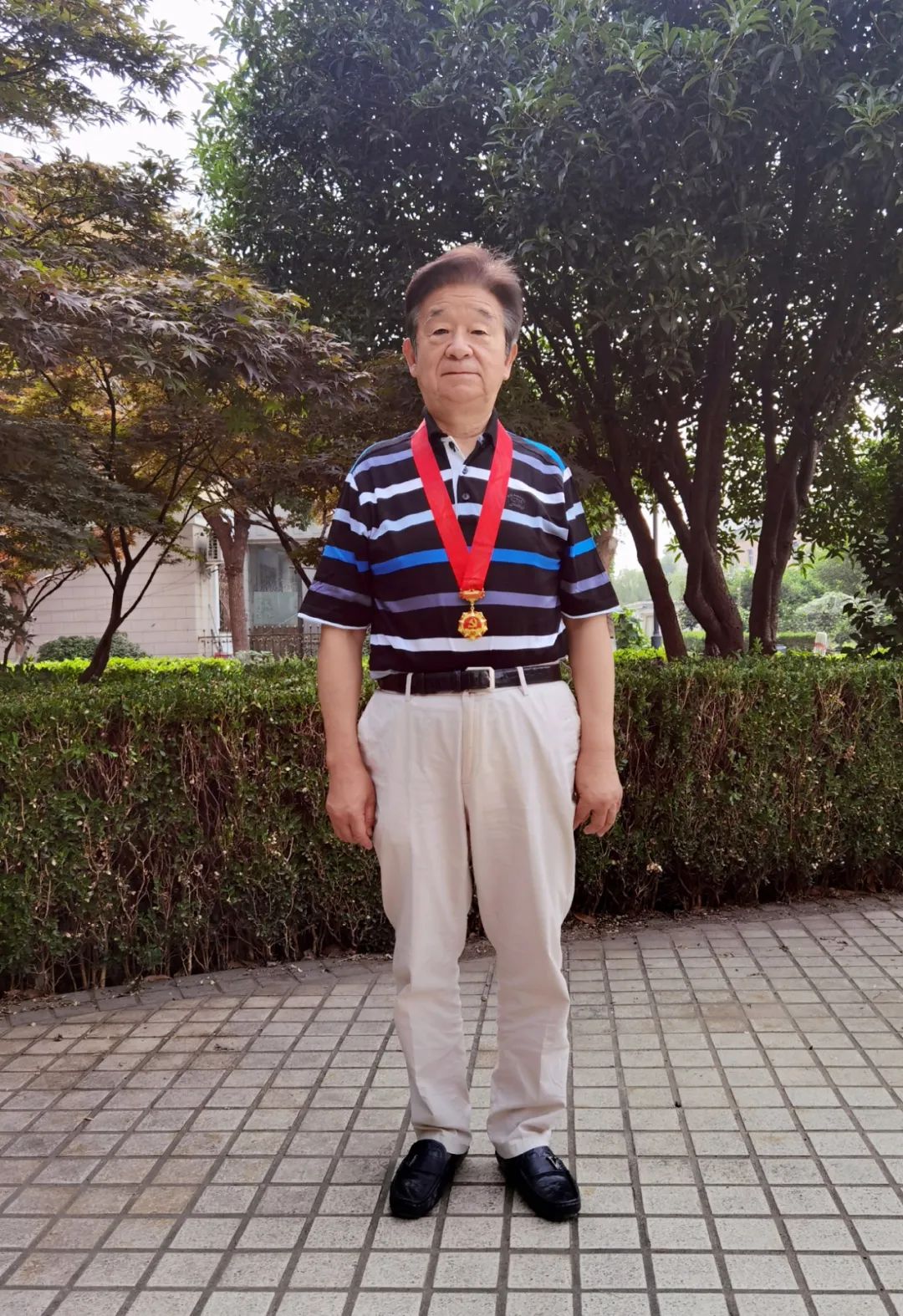 (周福元,男,1946年2月生,党龄55年.