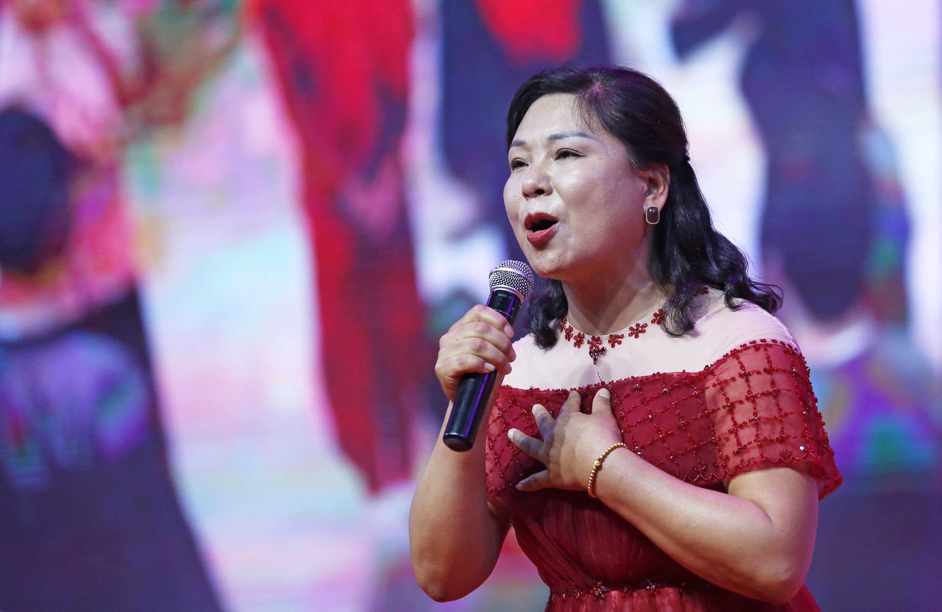 山西襄汾:农民工歌手大赛 唱响"乡村好声音"