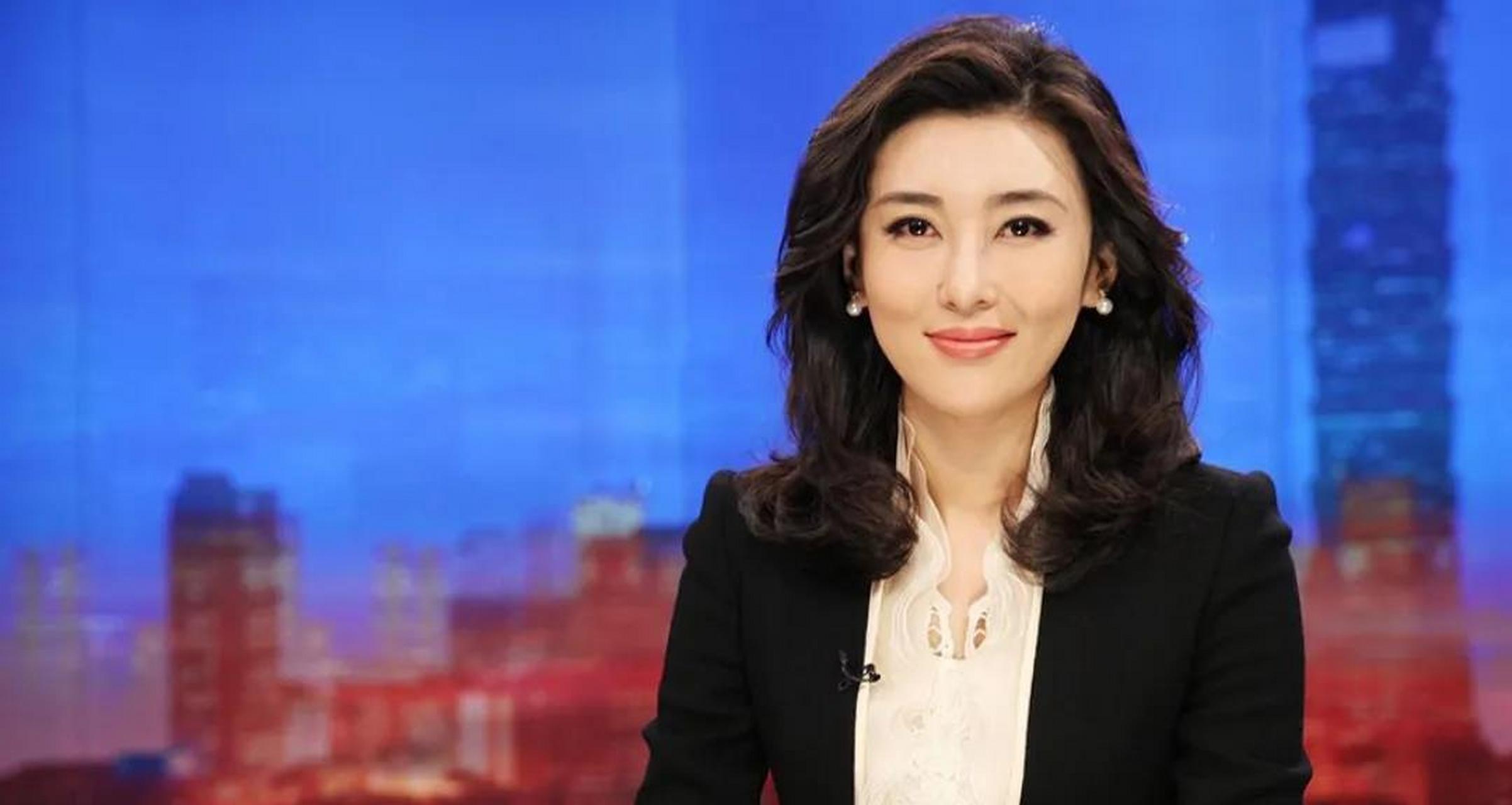 李红,出生于吉林省吉林市,毕业于吉林大学,2003年进入中央电视台,主持