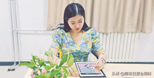 廊坊一中教师张钰萱用手中画笔记录感人瞬间