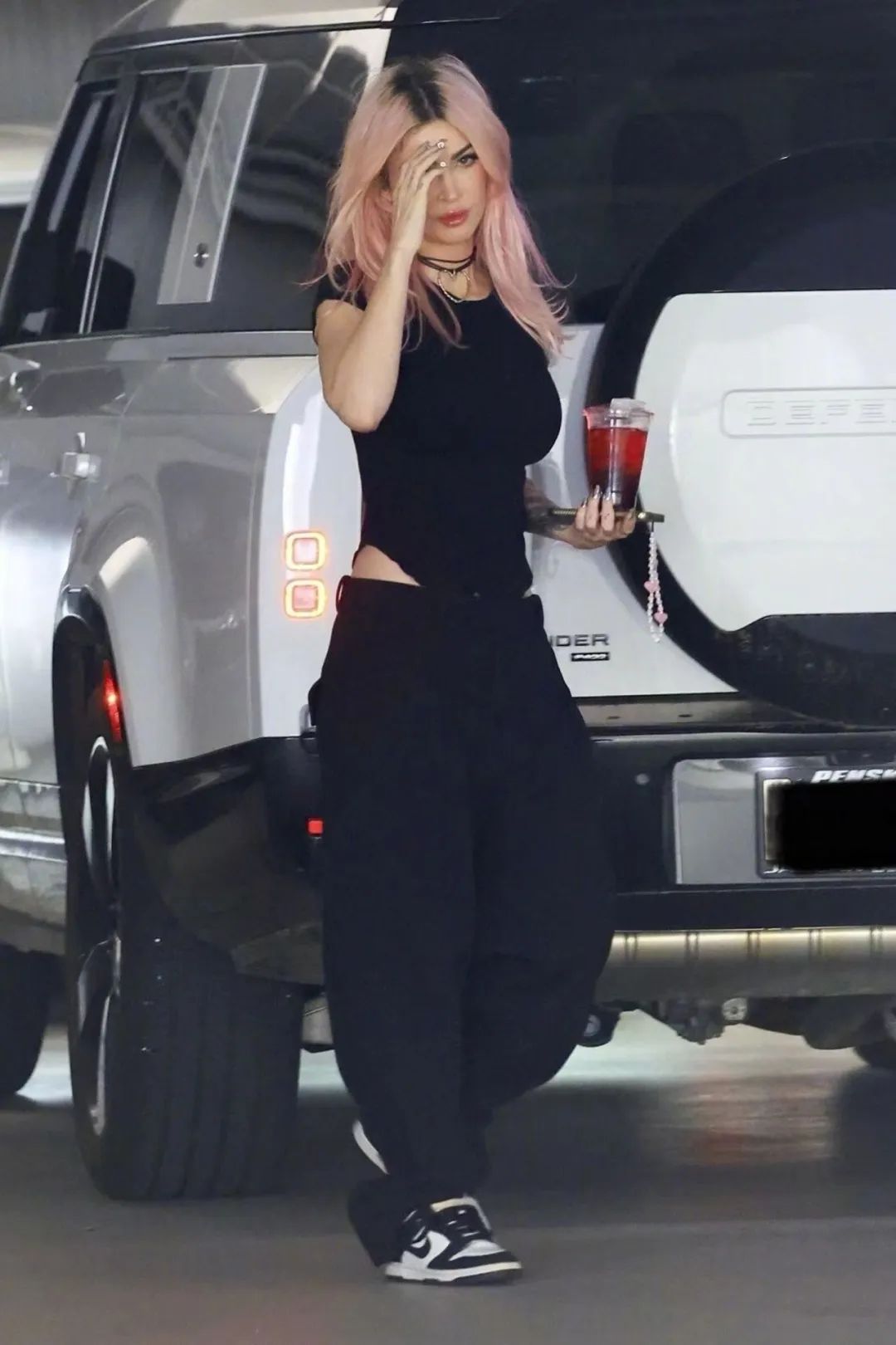 这几年外界对于梅根·福克斯深陷"卡戴珊审美"有着太多的非议,但或许