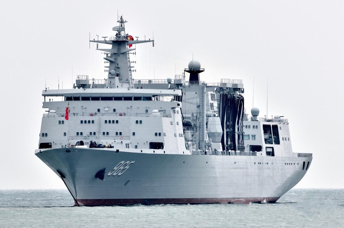 航母也要配"粮草",美军补给舰数量虽多,但中国凭技术更胜一筹