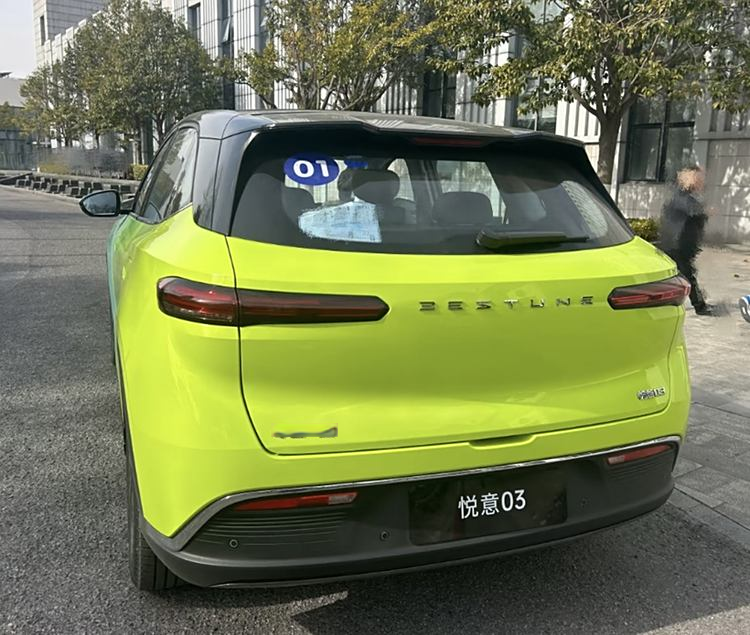 一汽奔腾悦意03,轴距2米75搭华为电机,最高565km续航