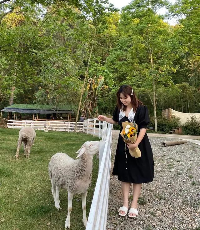 身高1米65体重160斤,杭州大码女主播被网友狂赞!