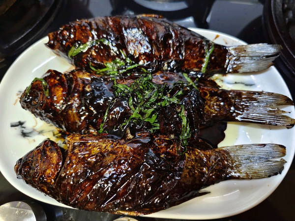 新手增强自信心的葱烤鲫鱼!上桌秒光盘