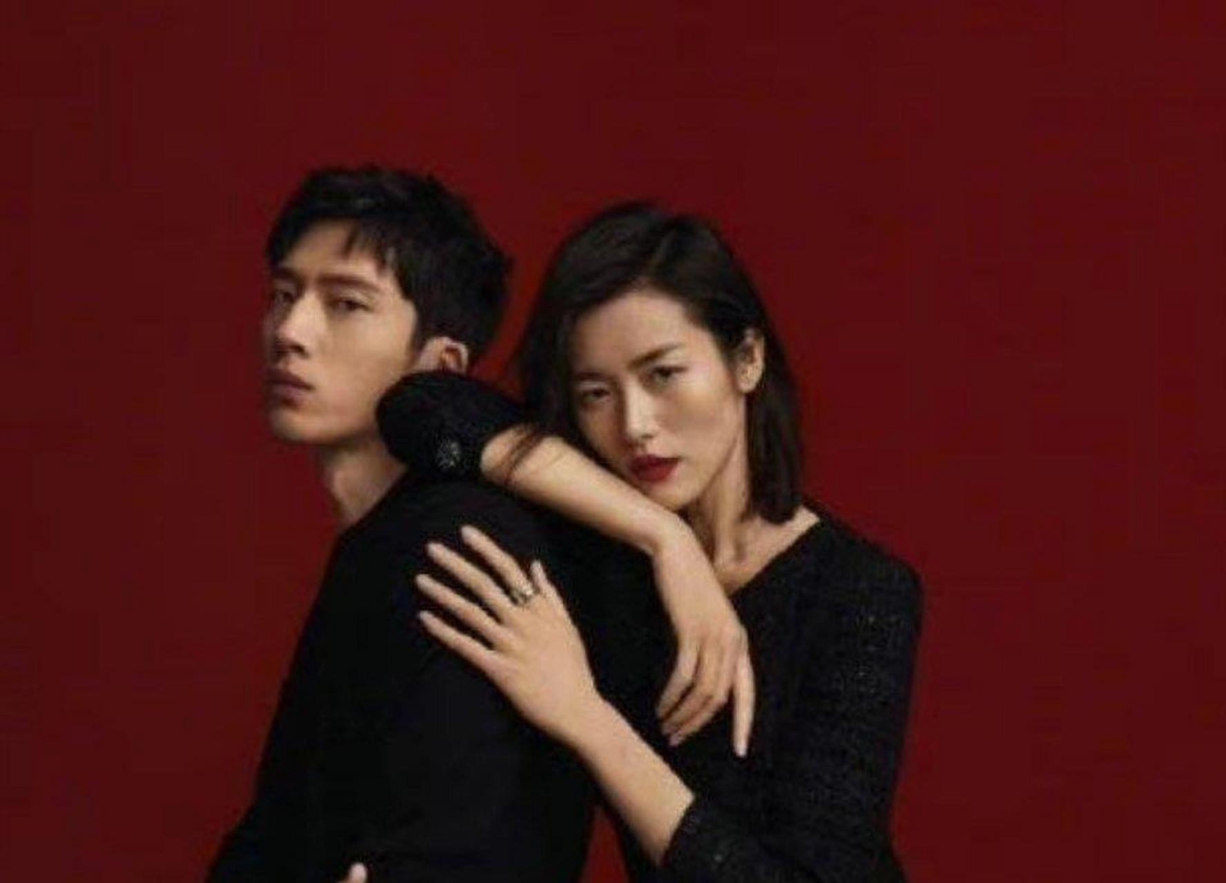 井柏然的女朋友真的好漂亮,这两人好般配呀!真的是俊男美女