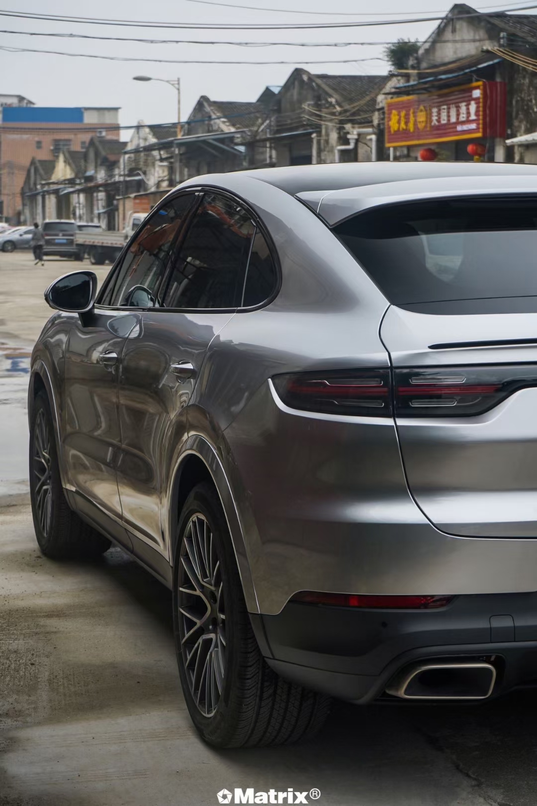 保时捷cayenne矩阵改色膜gt银,尽显高冷而不失风范