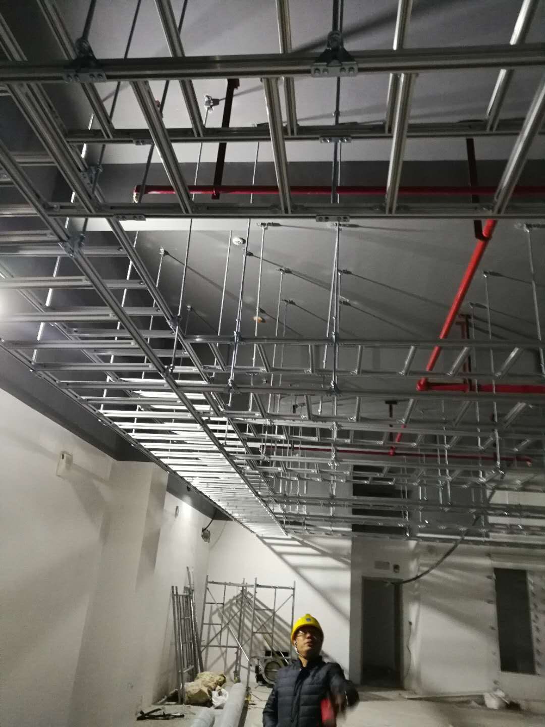 机房机柜底座选择指南:如何选购适合数据中心的机柜底座?