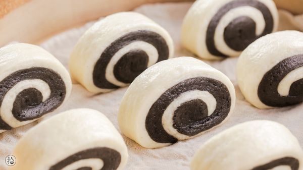 美味调剂生活,奶香黑芝麻卷不可错过