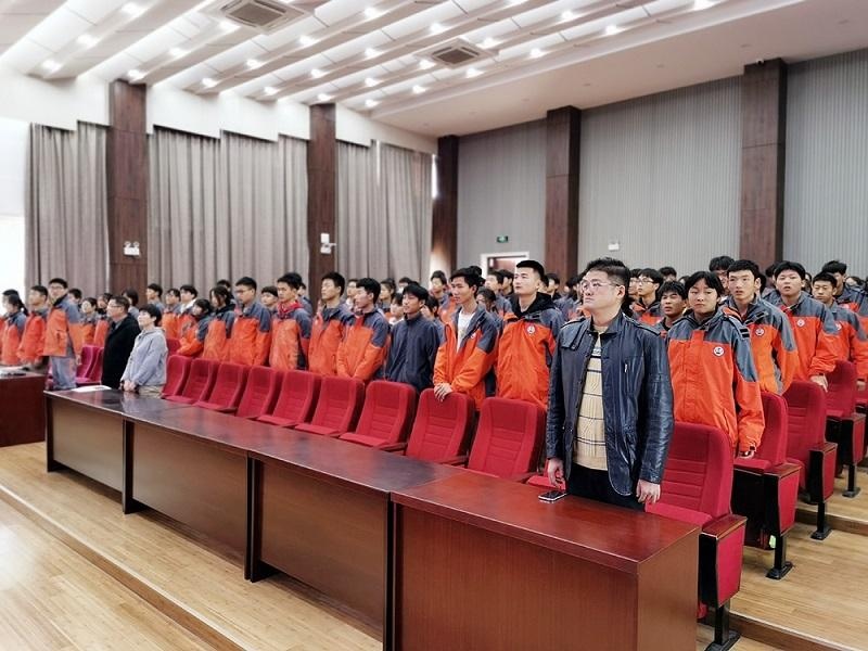 向阳前进 逐梦不止——蚌埠田家炳中学举行先进个人,先进班集体颁奖