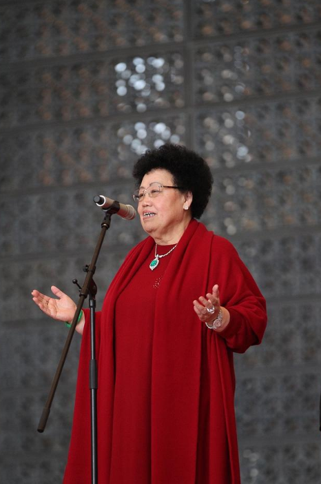 陈丽华老师的孩子为什么姓赵?