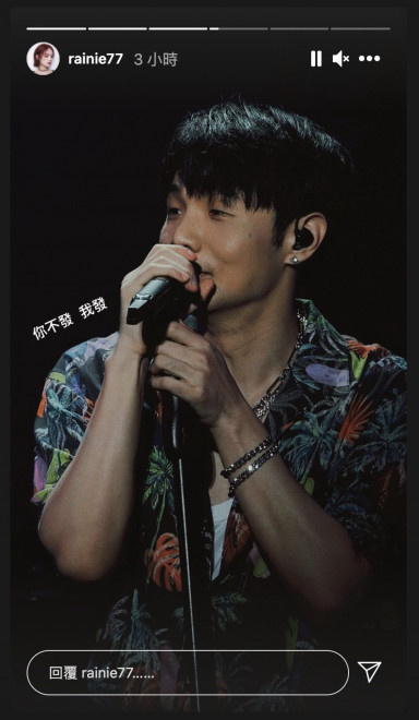 李荣浩寸头造型!穿白背心晒近照 精瘦身材引热议