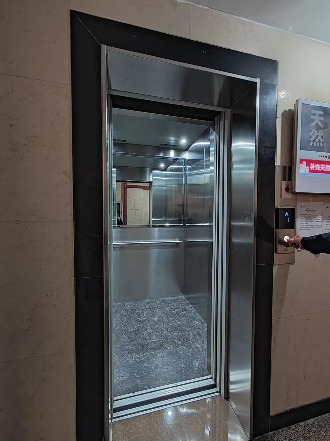 上海长宁这个30年商品房小区,一口气更换23部"高龄"电梯