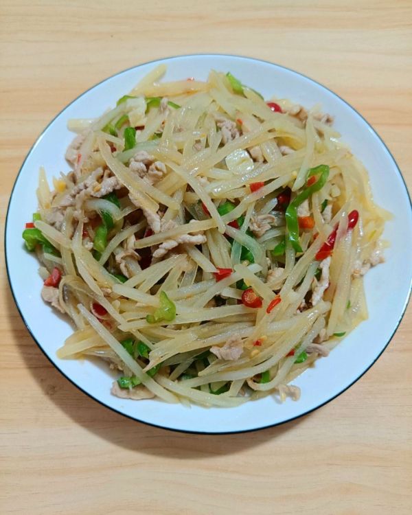 土豆丝炒肉这样做,口感味道一级棒