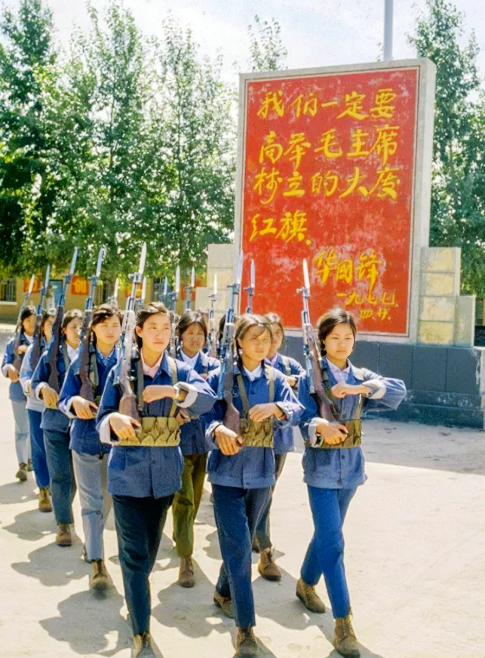 七十年代的女警察是英雄! 看到照片中穿着盔甲的女孩,你感到惊讶吗?