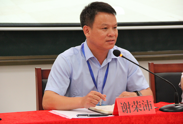 江西省南康中学北校区举行"青蓝工程"师徒结对仪式