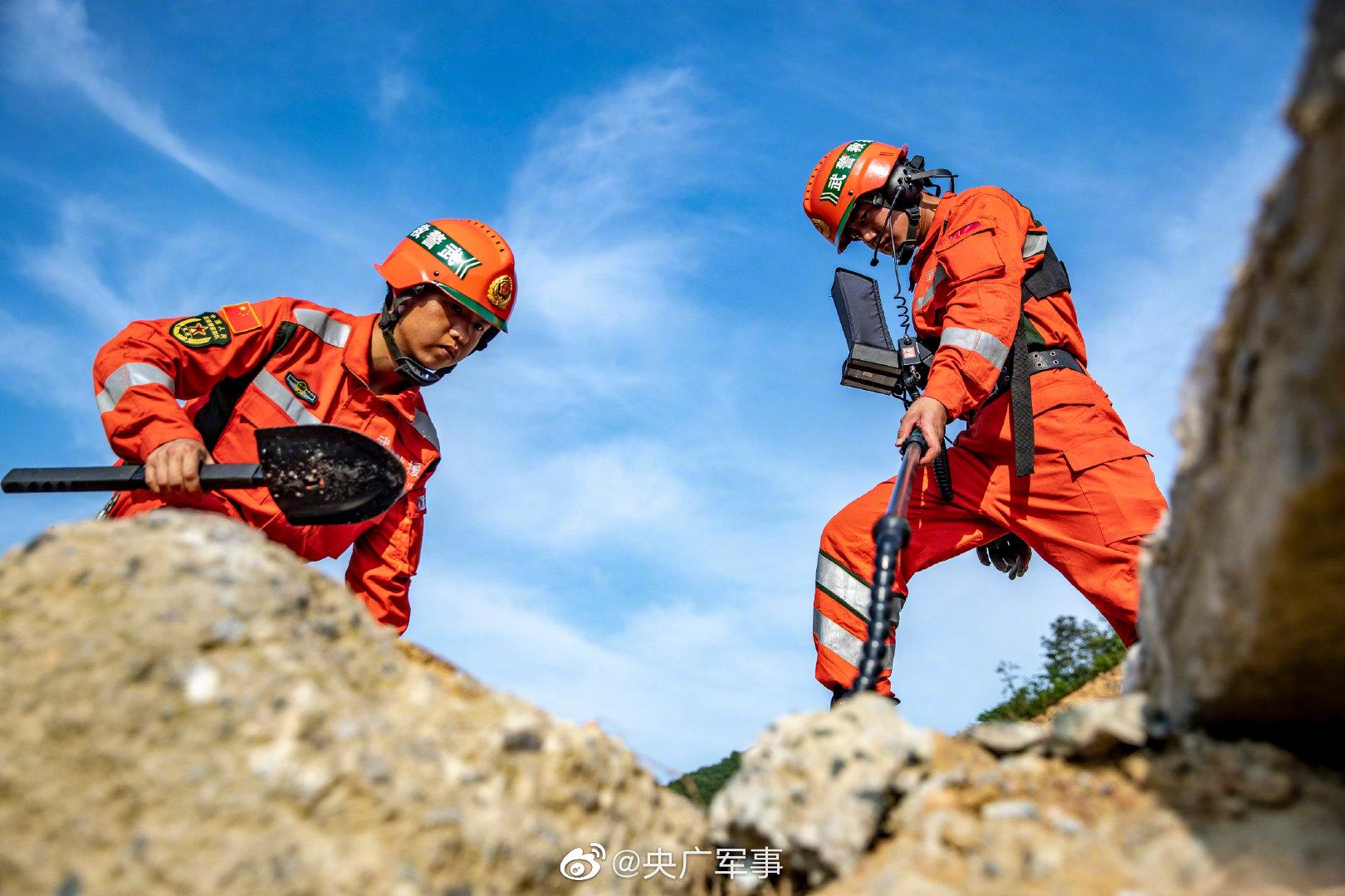 "橙色神兵"!武警工兵上演"紧急救援"