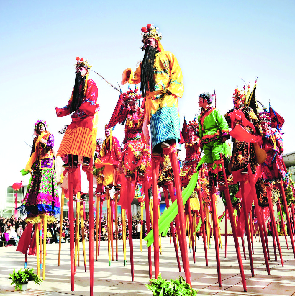 高跷表演"火"出圈 青海非遗显风采