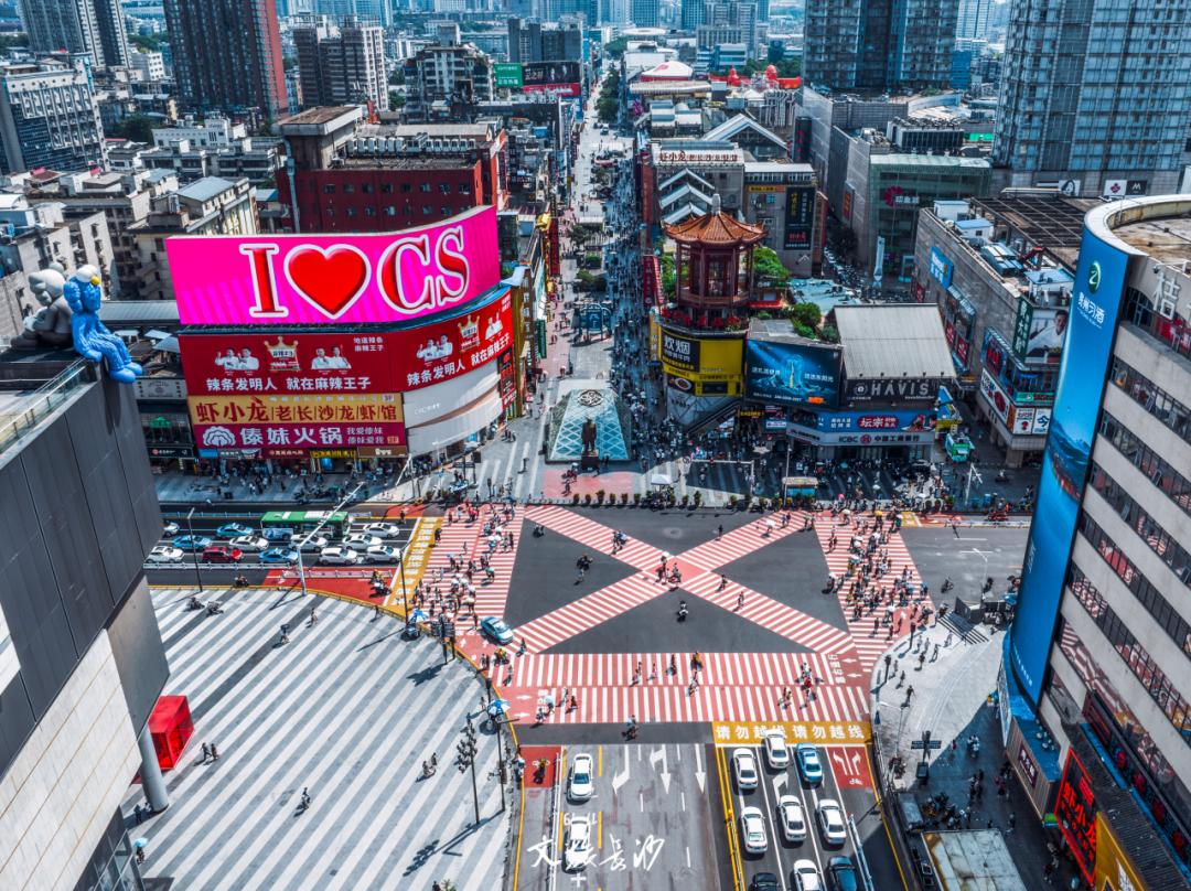 复刻《年会不能停》同款路线,与长沙对齐"颗粒度"