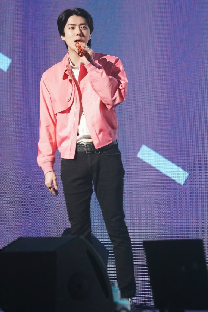 灿勋"夏日天堂"舞台照公开!每一个瞬间都是美颜盛世