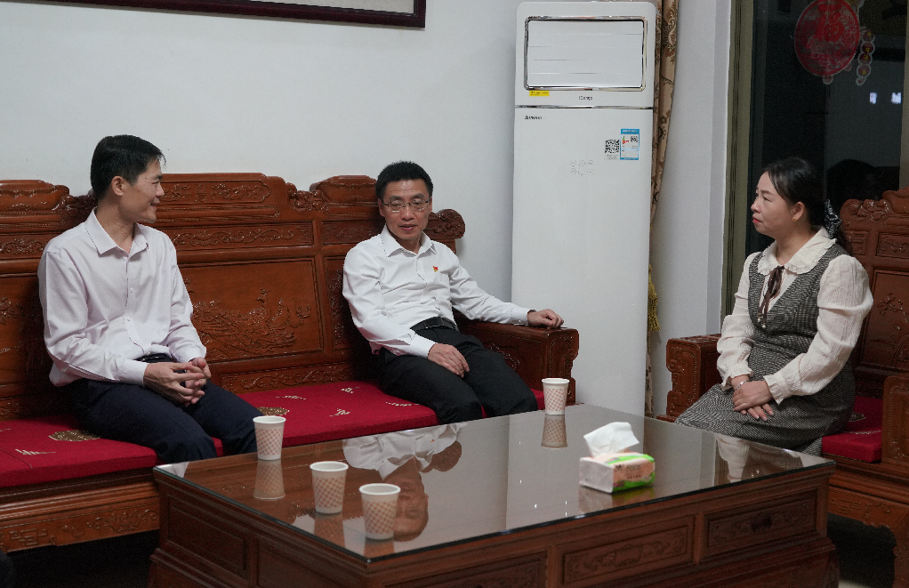 蒋建伟开展廉政家访