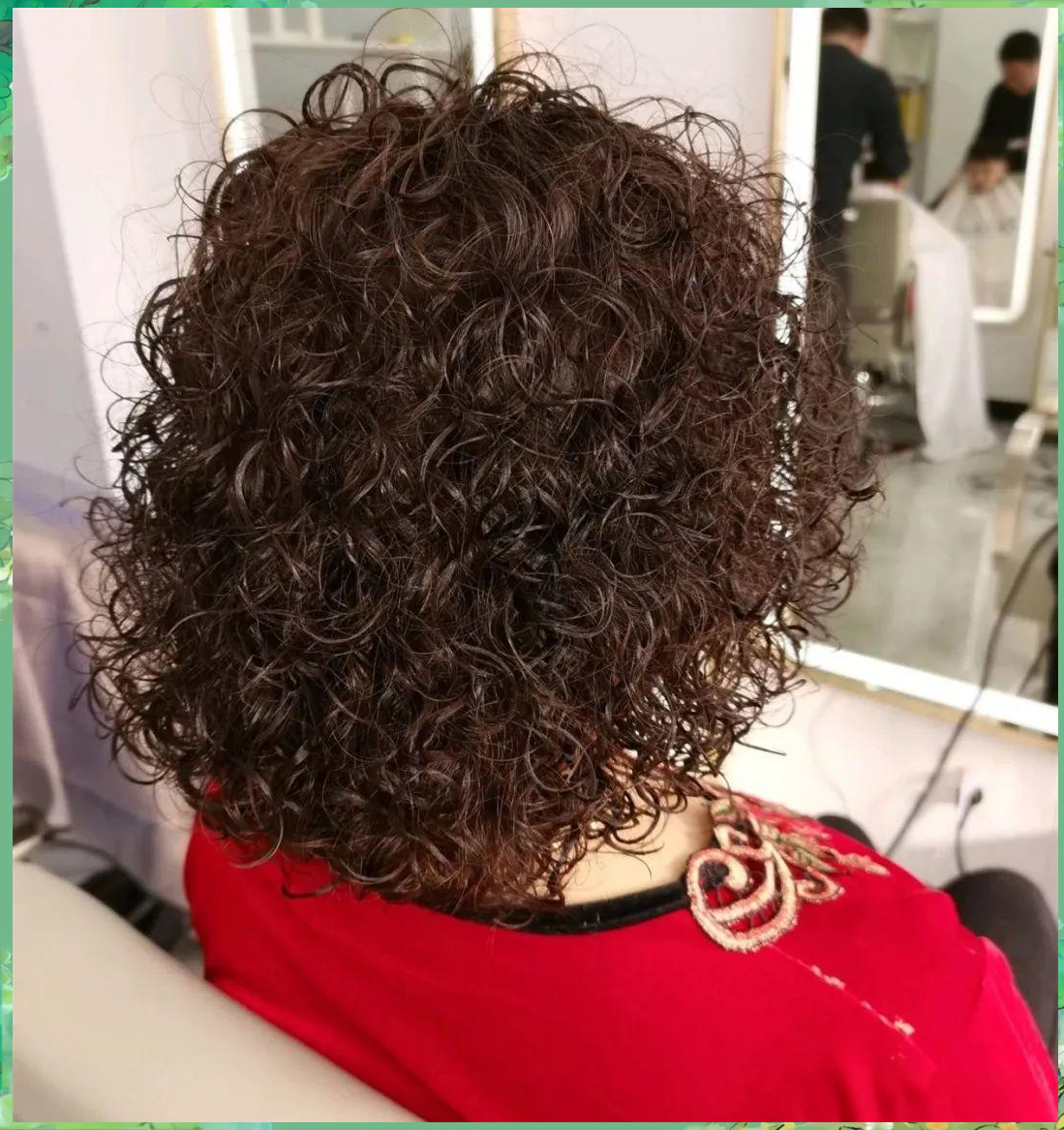 过年必备:中老年人卷发发型指南