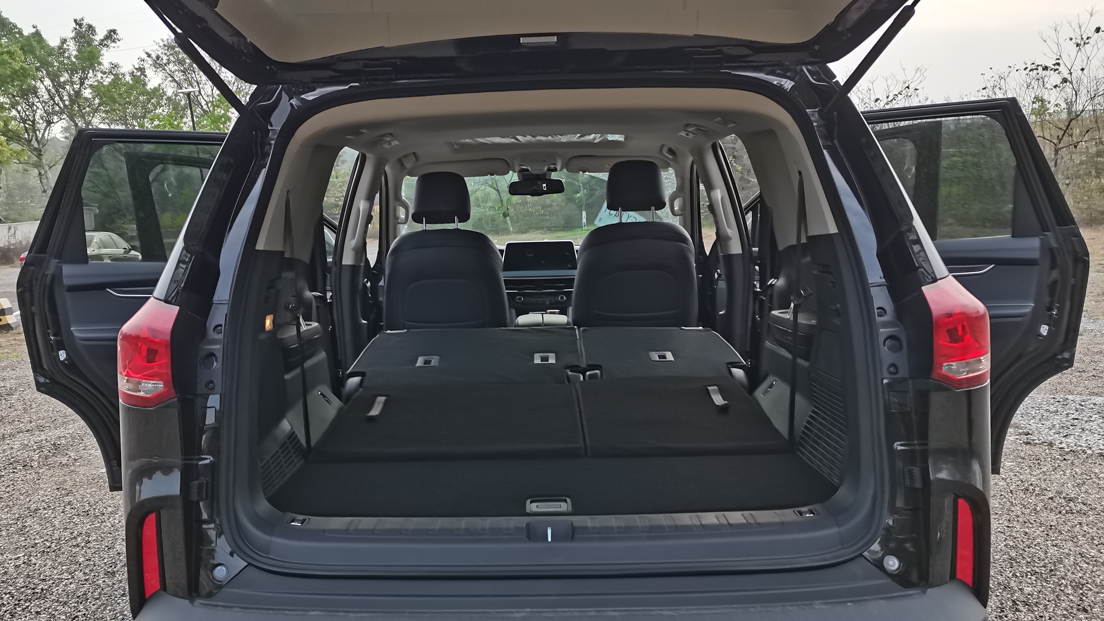 怎么去流浪?我把大通d90改成了床车