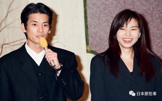 荣仓奈奈贺来贤人首次合体 登《时尚芭莎》封面