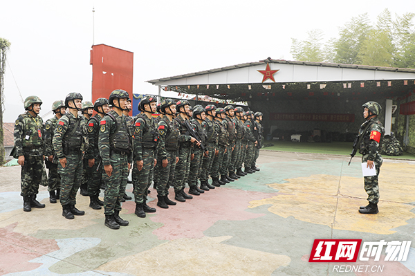 决胜洞庭湖畔 武警湖南总队特战精英掀起实战练兵热潮