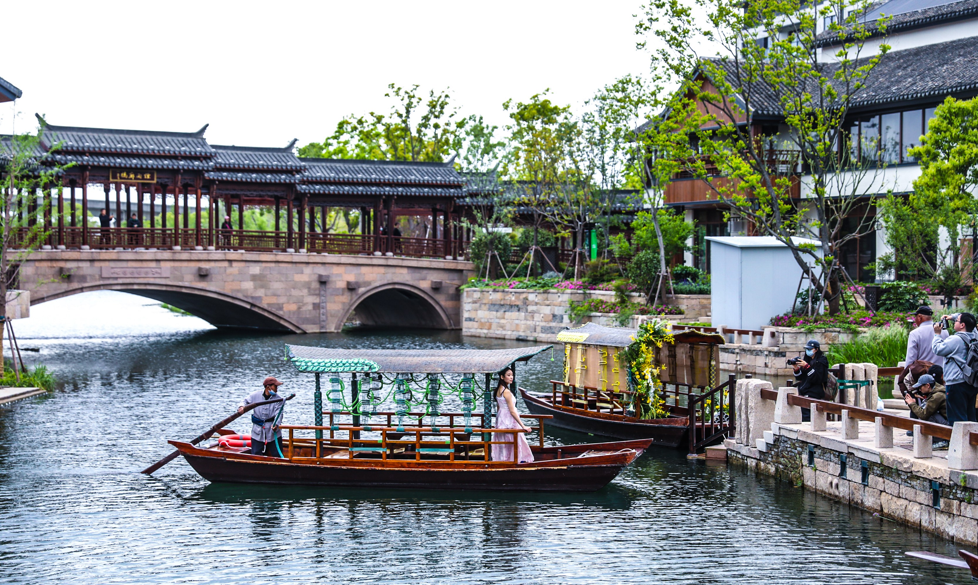 上海首批完工的城中村改造项目蟠龙天地今日开放,依托千年古镇打造"