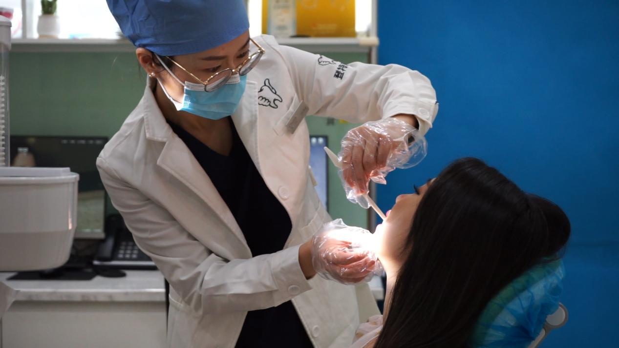 佛山登特口腔医生和技术获得社会认可 名主持看牙首选佛山登特口腔